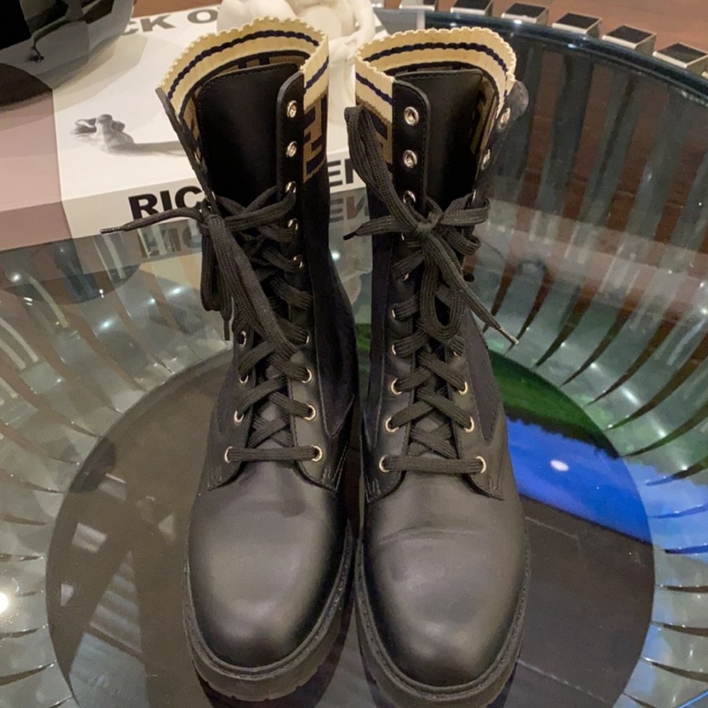 Fendi Rockoko boots size39.    100%Authentic…. - Picture 3 of 5